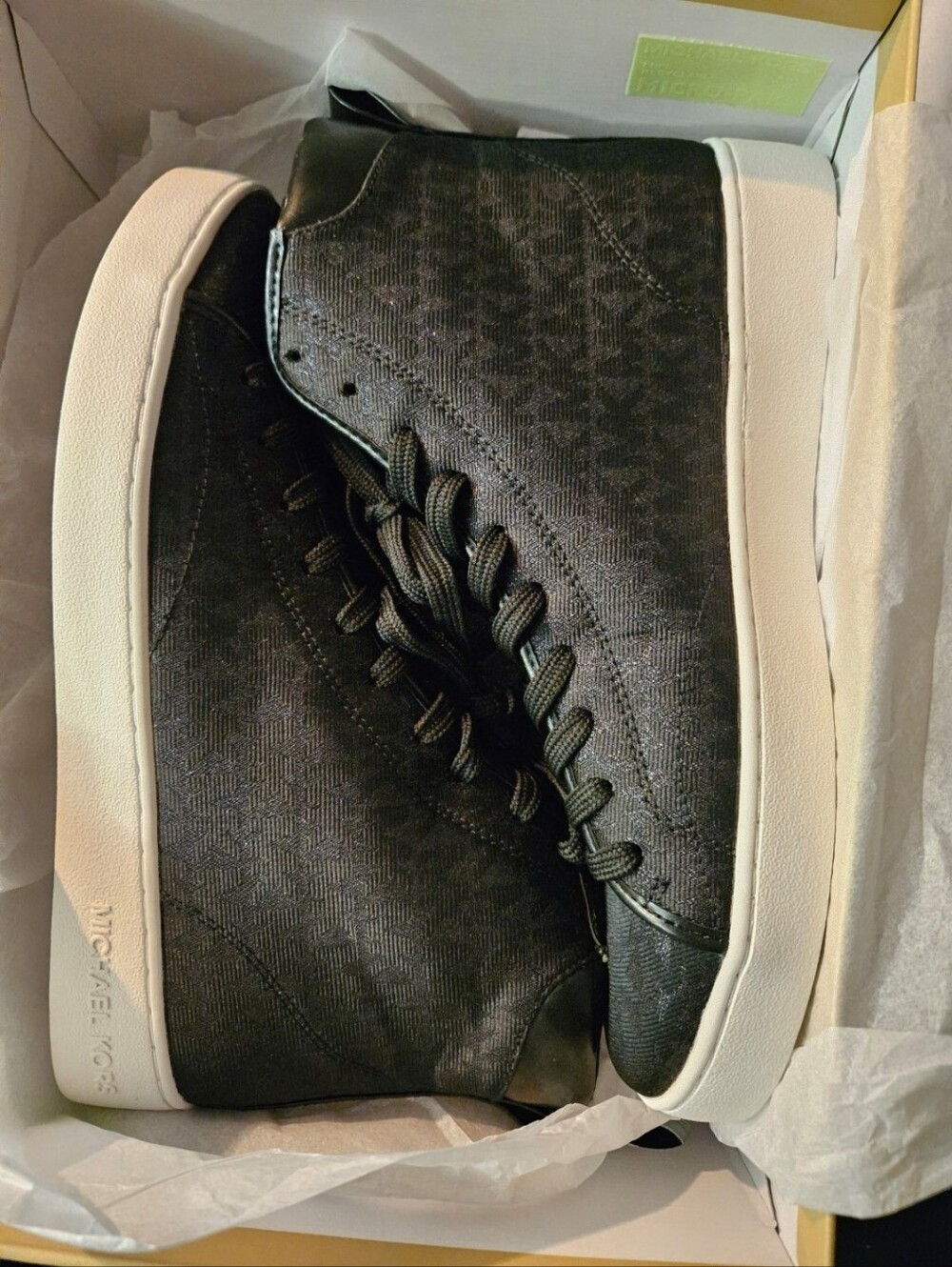 Michael Kors - Picture 3 of 4
